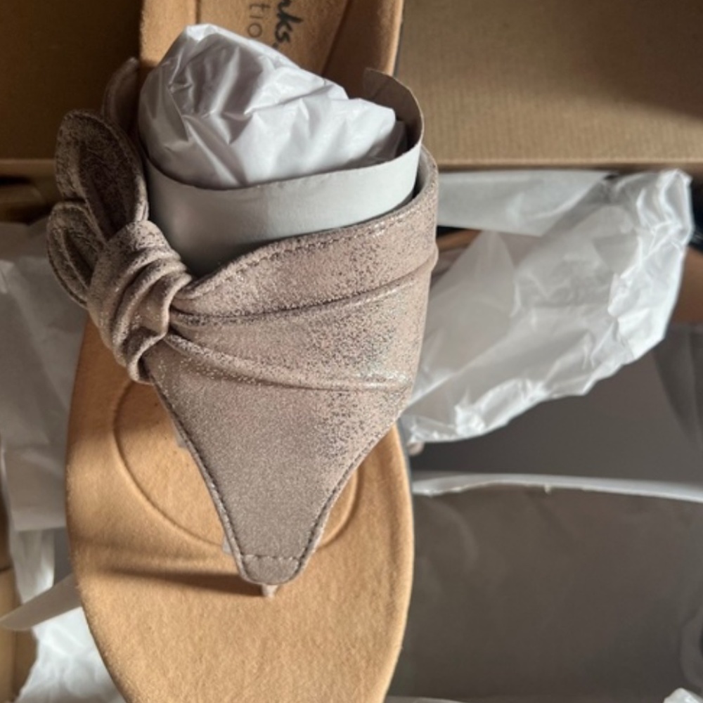 Clarks Taupe Metallic Laurieann Rae Flat Sandal - Picture 12 of 13